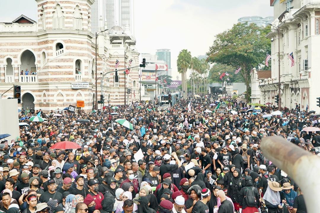 #SokongAnwar vs #TurunAnwar: A Nation at a Crossroads, Not a Crisis