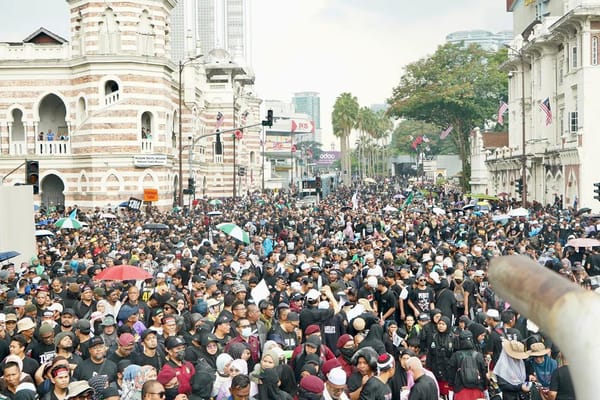 #SokongAnwar vs #TurunAnwar: A Nation at a Crossroads, Not a Crisis